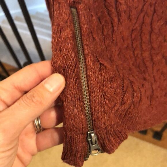 American Eagle Outfitters Cable Knit Sweater - Picture 6 of 9